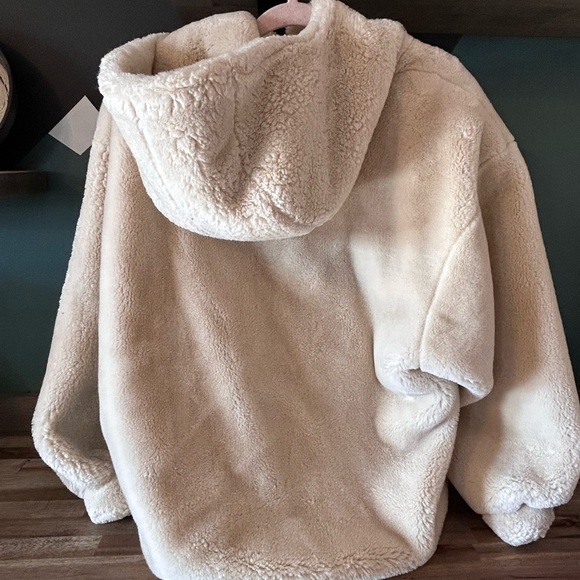 Neiman Marcus Hooded Faux Fur Teddy Jacket Cream Sherpa Zip Up Women’s Small - Picture 3 of 8